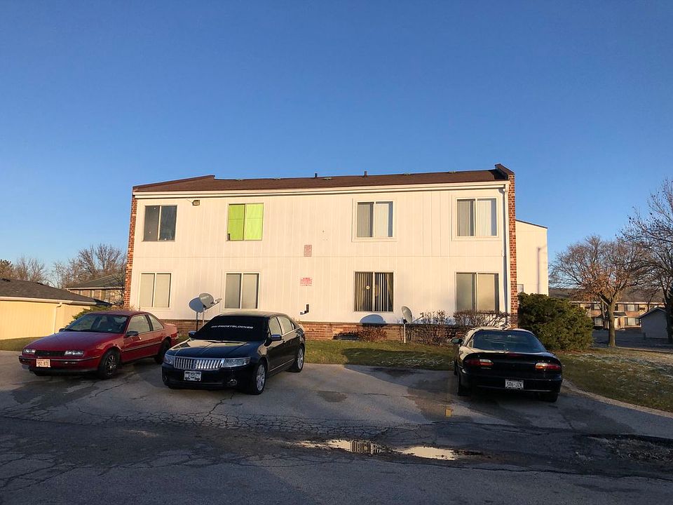 2nd image of 10112 W Congress St