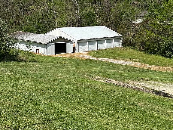 3rd image of 1110 Oak Hill Dr