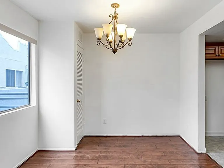 1002 N Edgemont St #10 — Photo 4