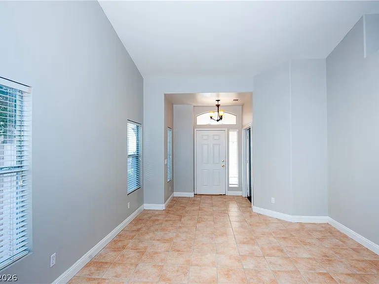 921 English Heather Dr — Photo 4