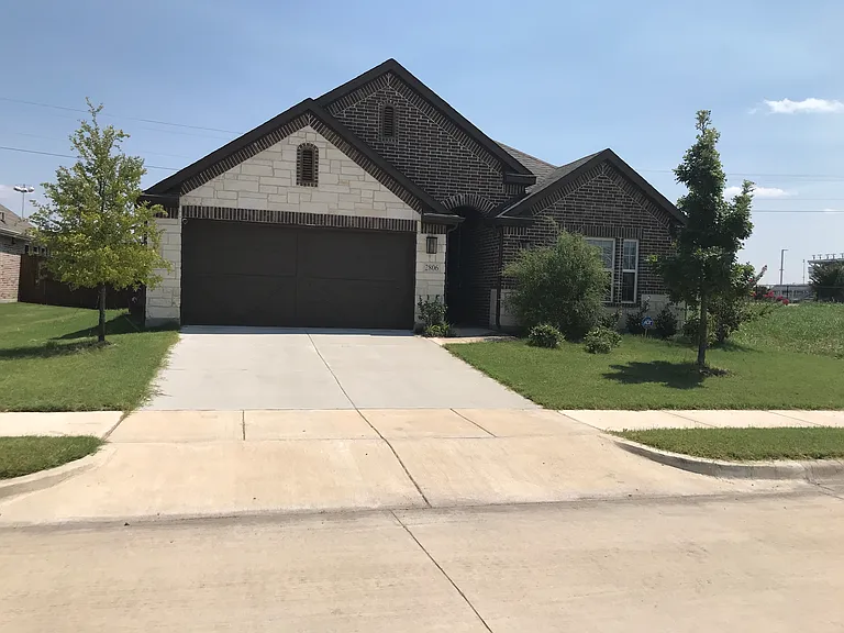 2806 Steeple Chase Dr — Photo 1