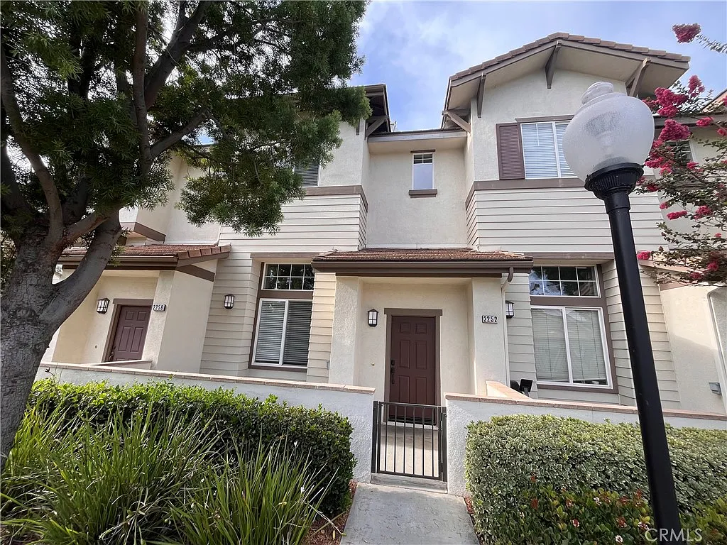3 bed, 2.5 bath, 1502 sqft, $4,500 — Photo 1