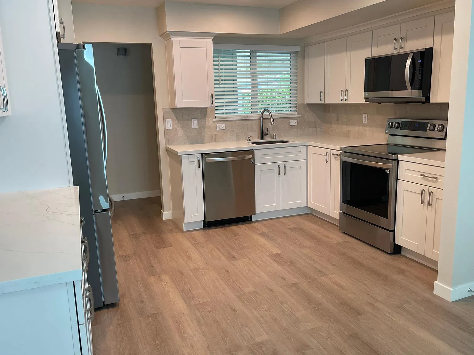 3 bed, 1201 sqft, $5,300 — Photo 3