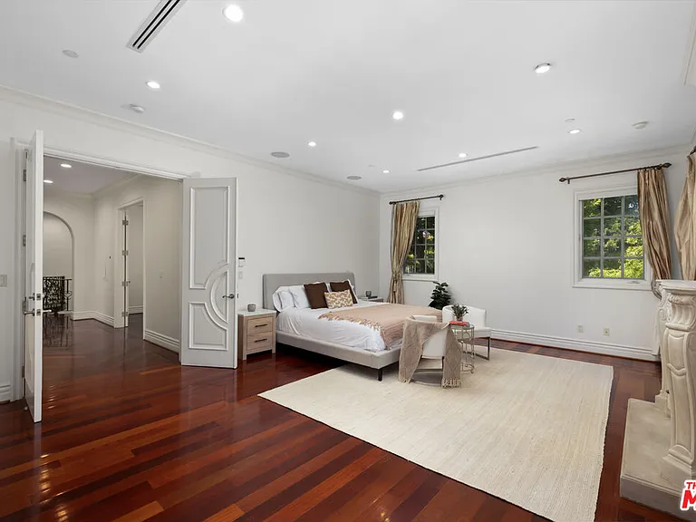 314 N Palm Dr — Photo 16