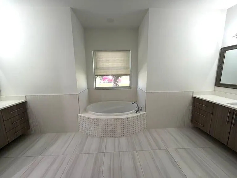 1730 SW California Blvd — Photo 7