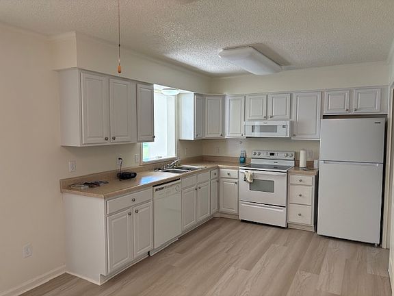 5th image of 208 Walnut St