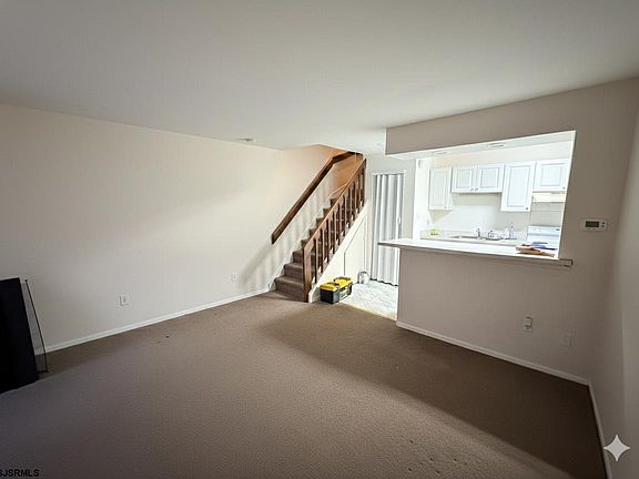 4th image of 406 Newton St #406