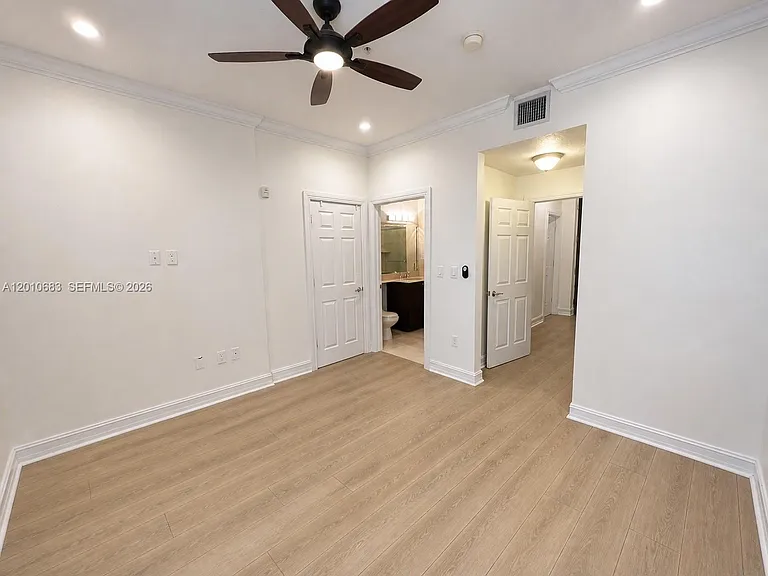 115 Mendoza Ave #202 — Photo 5
