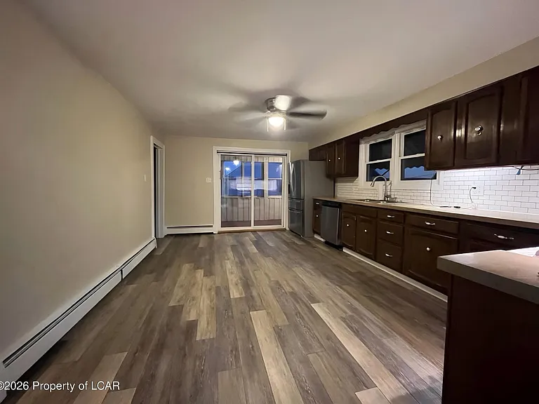 260 E Grove St — Photo 4