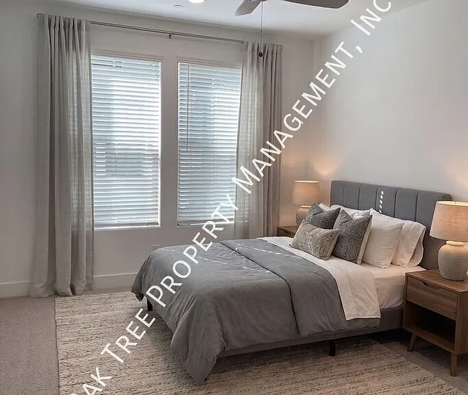 2863 E Tamarind Dr — Photo 4