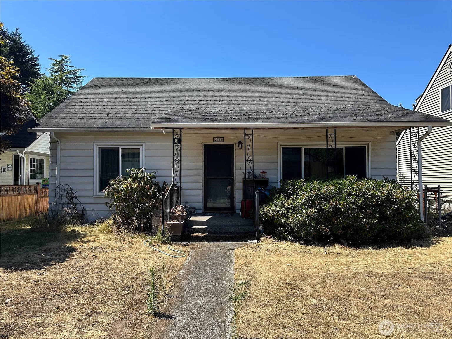 2962 39th Avenue NE photo 1