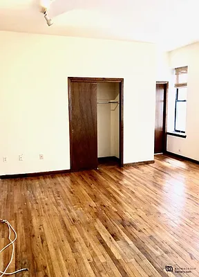 Rented by Batra Group Inc | media 37