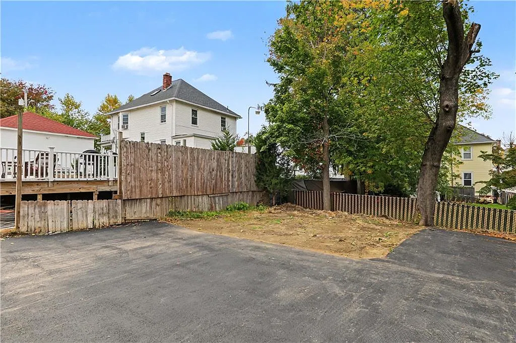 3 bed, 2.0 bath, 1548 sqft, $2,800 — Photo 3