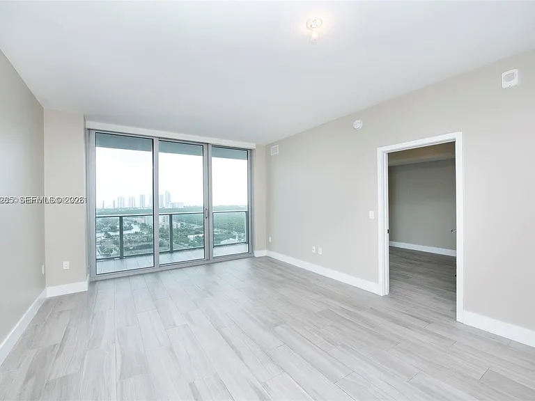 16385 Biscayne Blvd #2515 — Photo 2