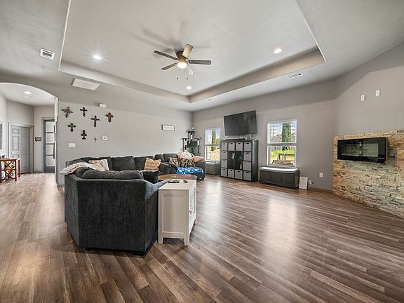 5th image of 1302 Barnes Ave