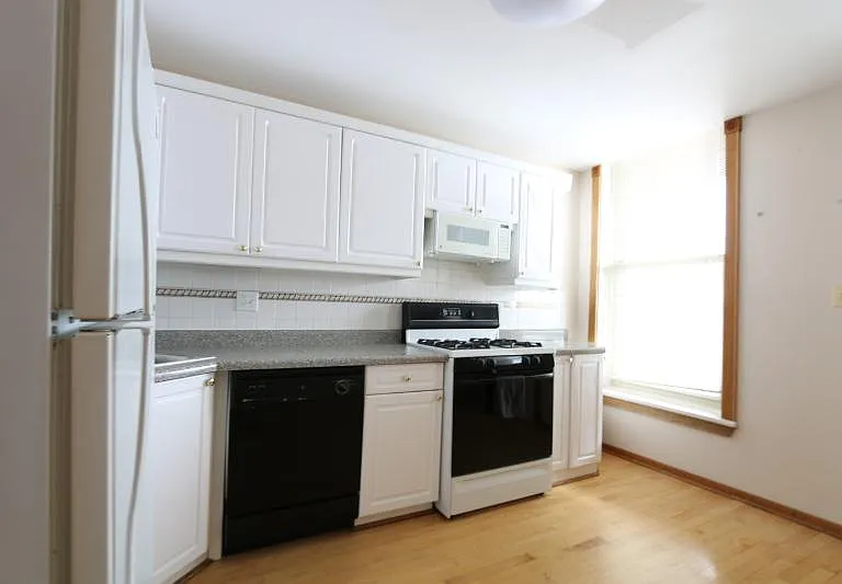 1257 W Flournoy St #4F — Photo 9