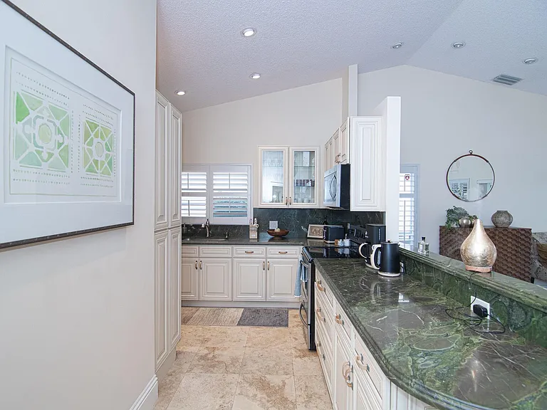 8410 Brussels Way — Photo 6