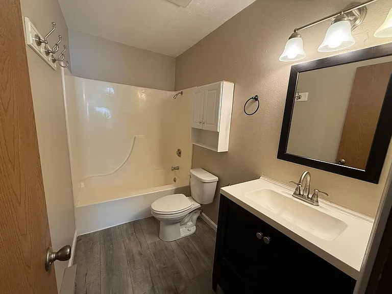 1010 N Walnut St — Photo 7