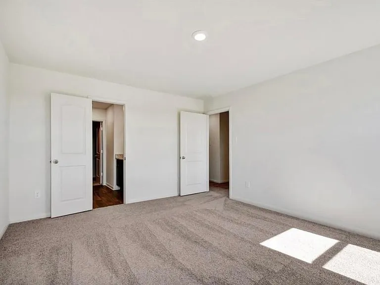 313 Riverdale Dr — Photo 12