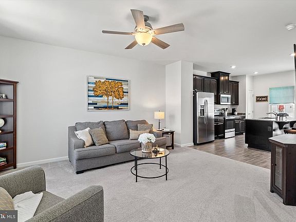 5th image of 512 Streamview Dr