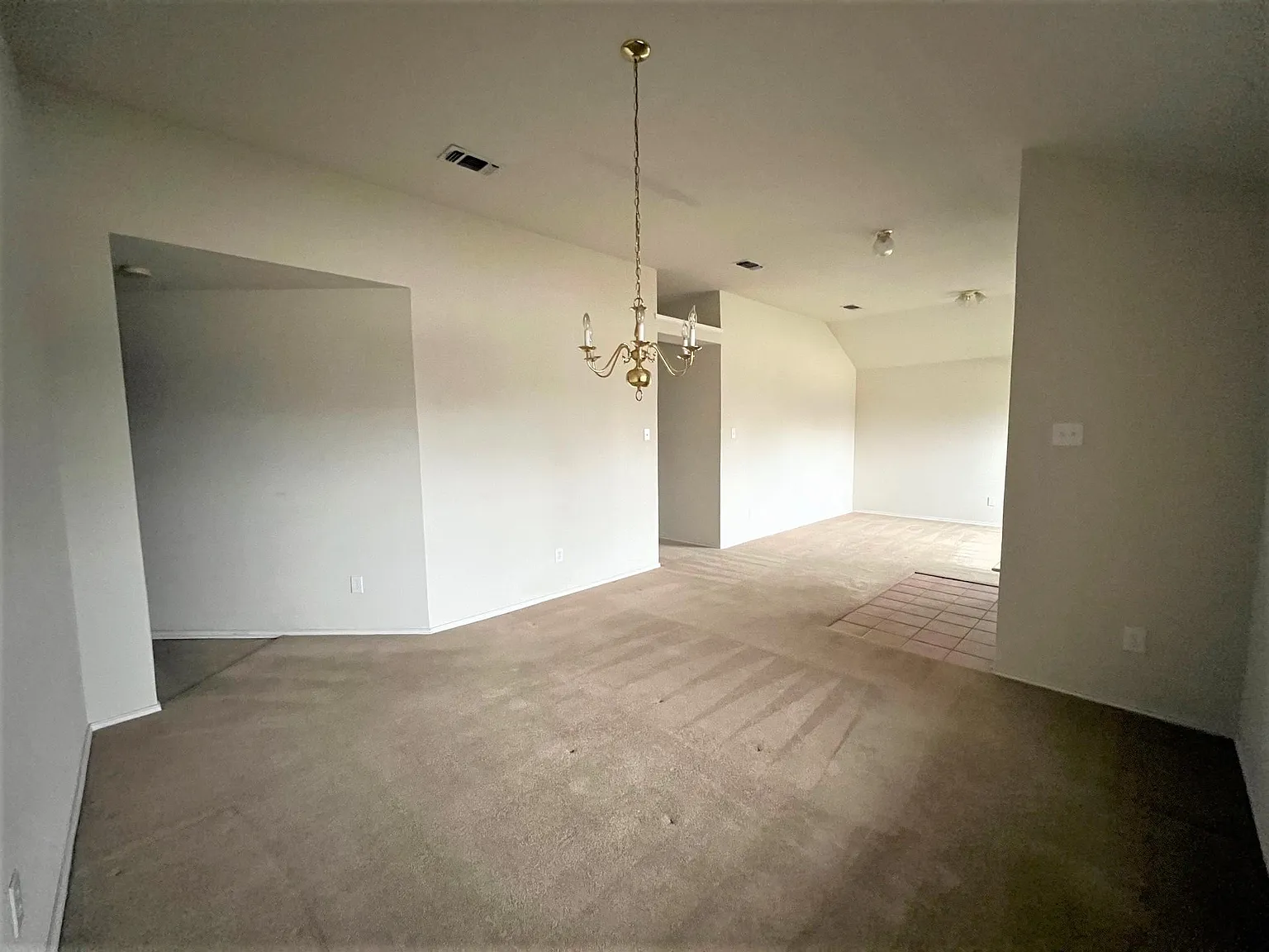 3 bed, 1982 sqft, $1,900 — Photo 3