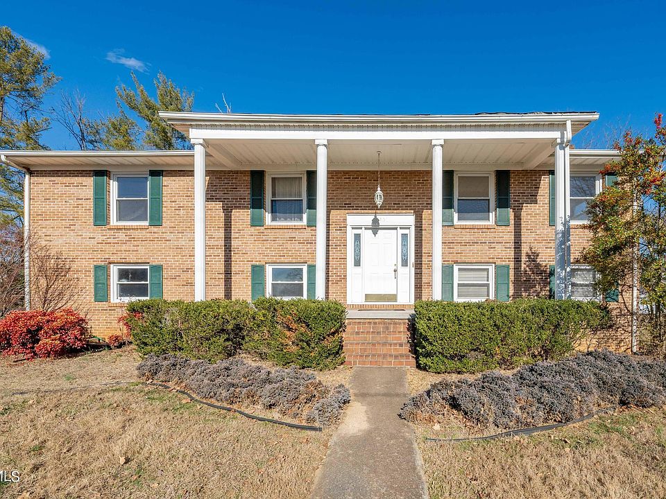 1st image of 1401 Woodmont Dr