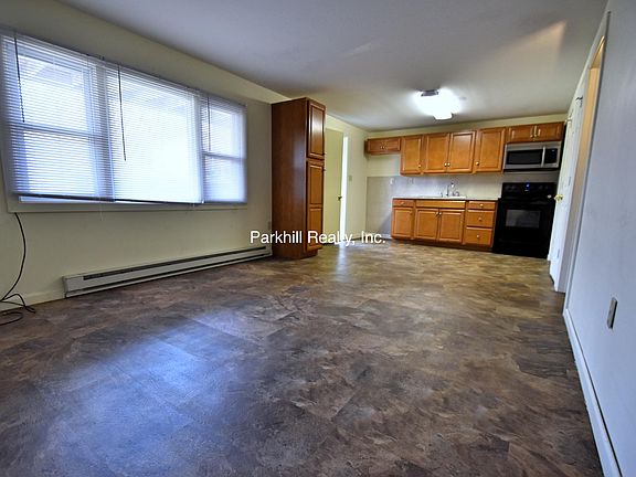 2nd image of 10 Oakwood Dr