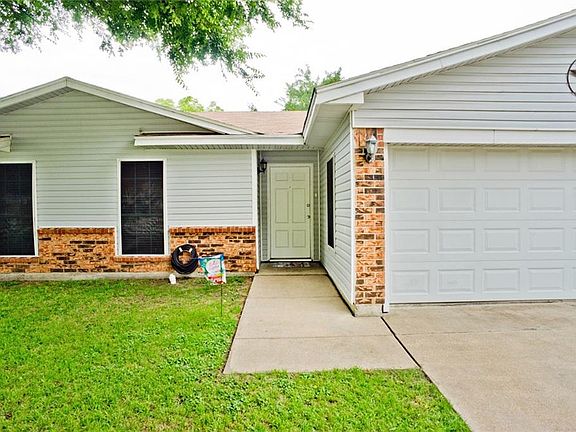 2nd image of 560 Edwards Dr