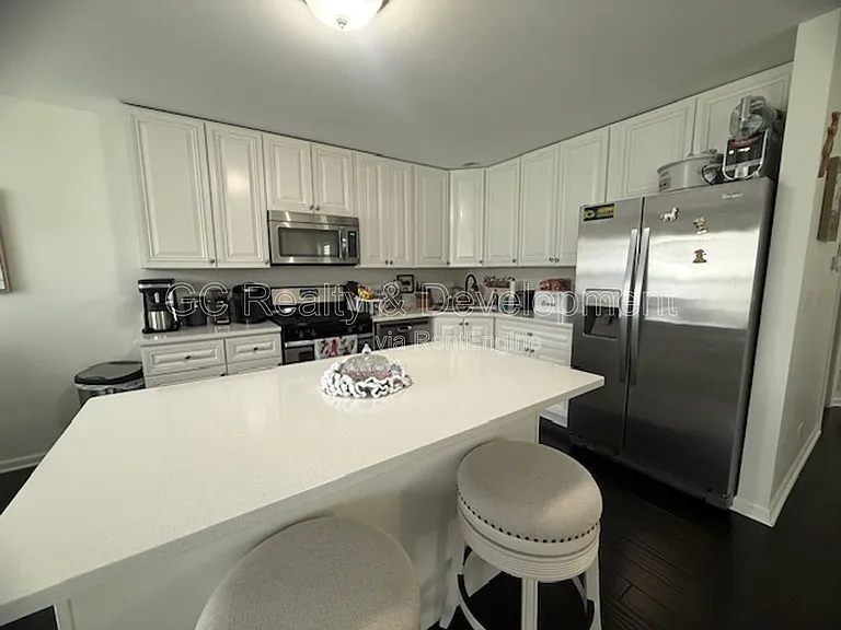 1064 Turin Dr — Photo 6