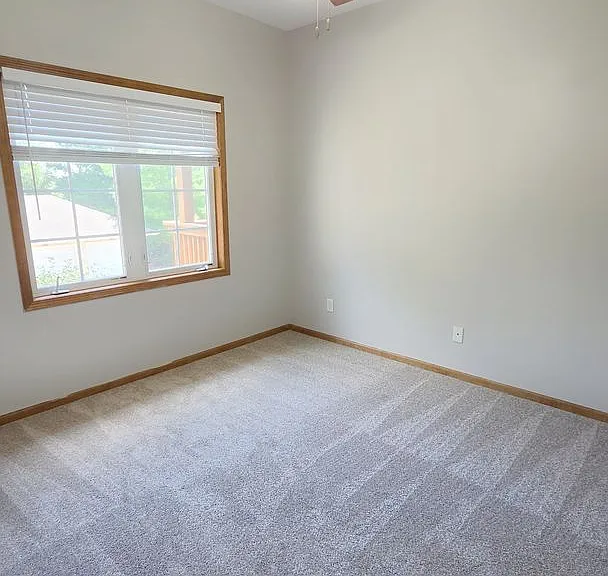 Meadow Court Apartments — Photo 7