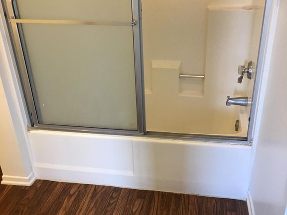 5th image of 555 Oak St APT 206