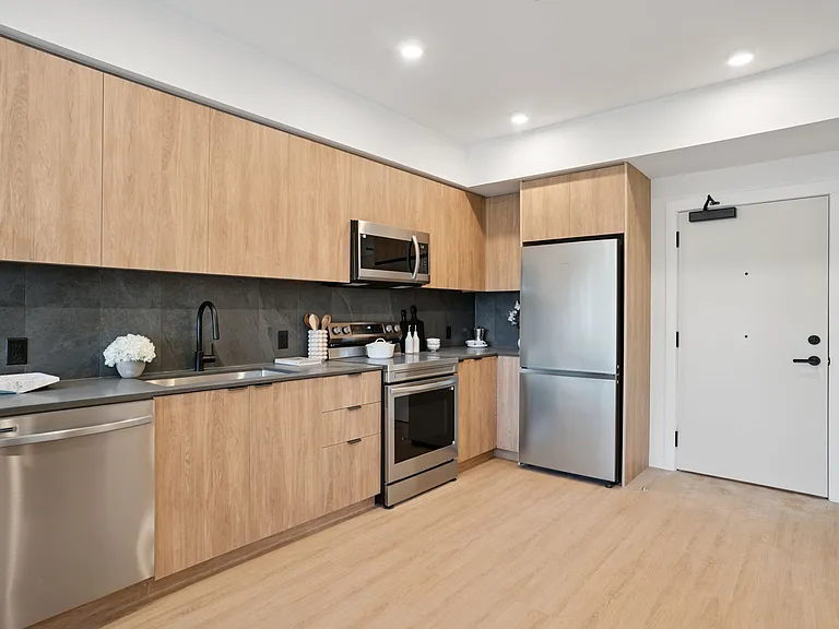 219 E 24th Ave — Photo 10