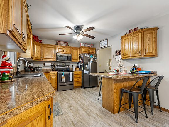 5th image of 11 Linda Ln
