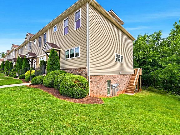 3rd image of 1232 Commonwealth Cir