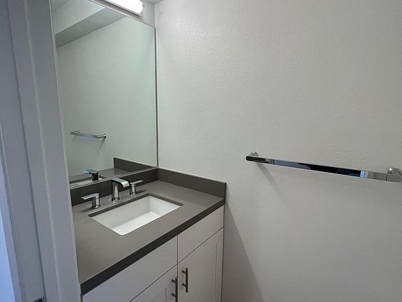 4th image of 632 Whitnall Hwy #3-2.5