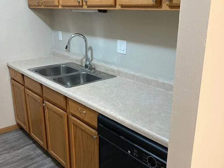 Hollow Hills Apartments — Photo 73