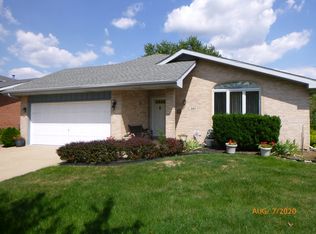 881 Young St, Lemont, IL 60439