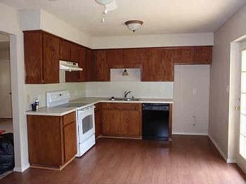 4th image of 2802 Madeline Dr