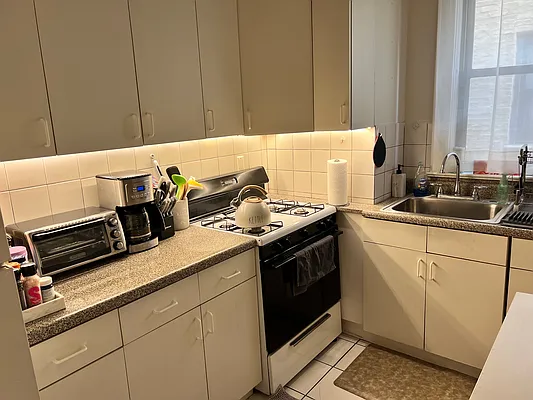 Rented by Zikos Realty Services | media 9