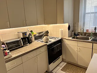 Rented by Zikos Realty Services