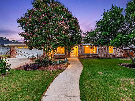 2nd image of 7304 Shady Hollow Ln