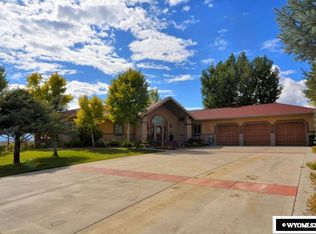 960 Country Club Dr, Riverton, WY 82501