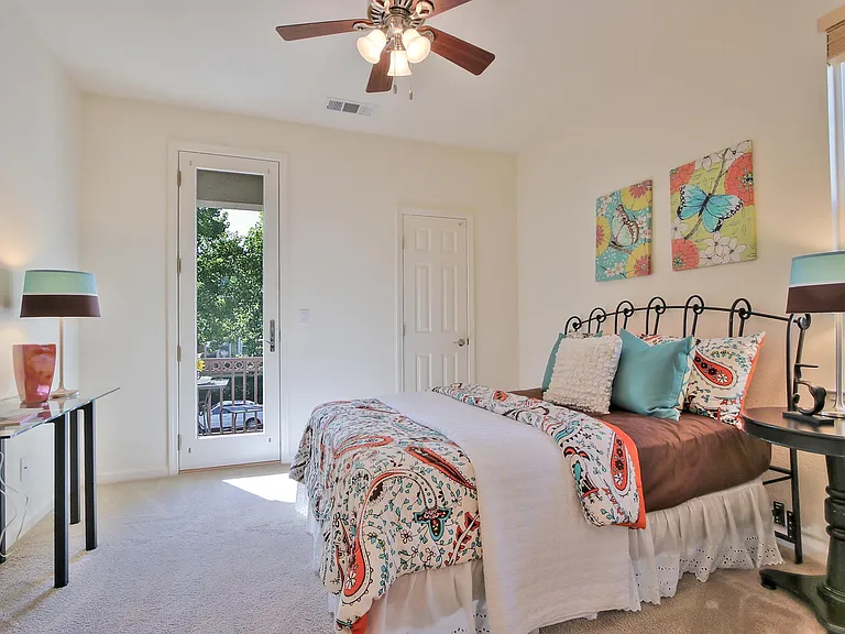 1130 E River Pkwy — Photo 21