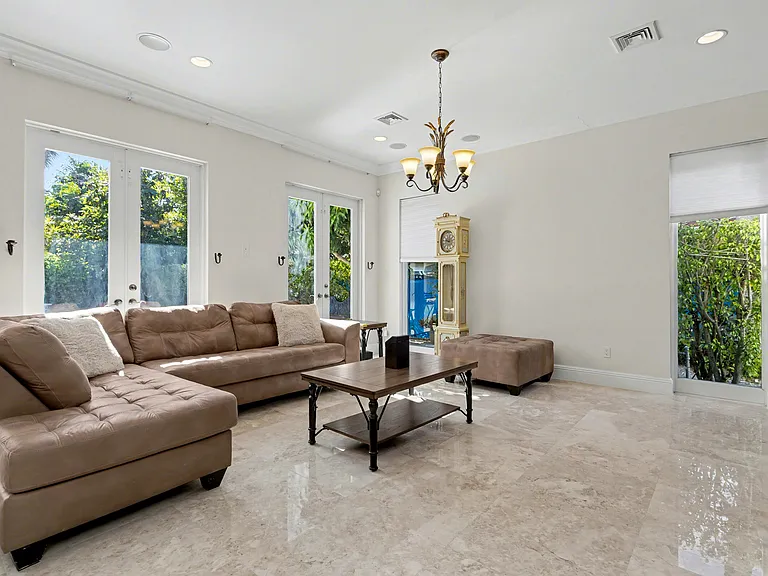 860 E Park Dr — Photo 25