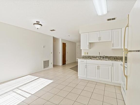 3rd image of 3006 India Palm Dr