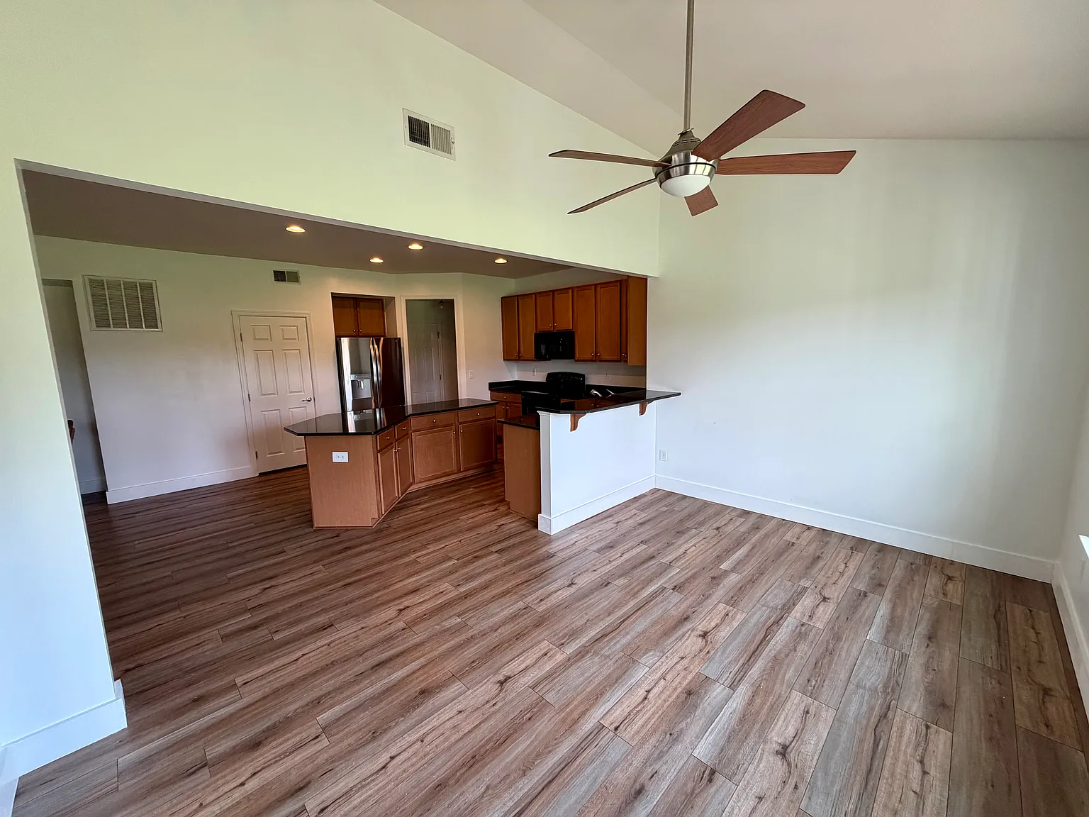 4 bed, 2.5 bath, 2337 sqft, $2,500 — Photo 4