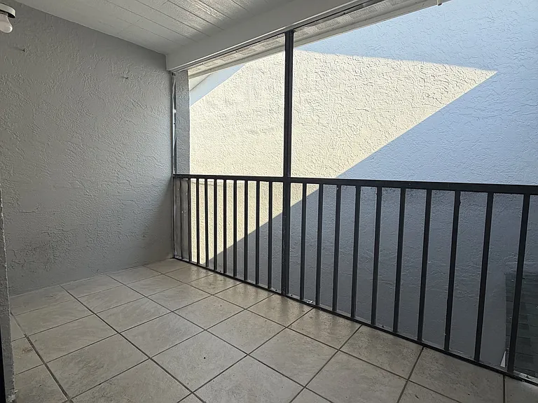 4214 Desoto Ave — Photo 16