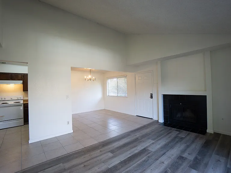 1190 S Winery Ave #245 — Photo 7
