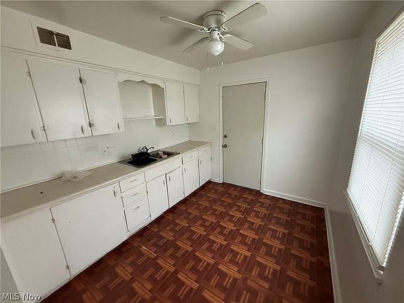 4th image of 868 Cameron Ave