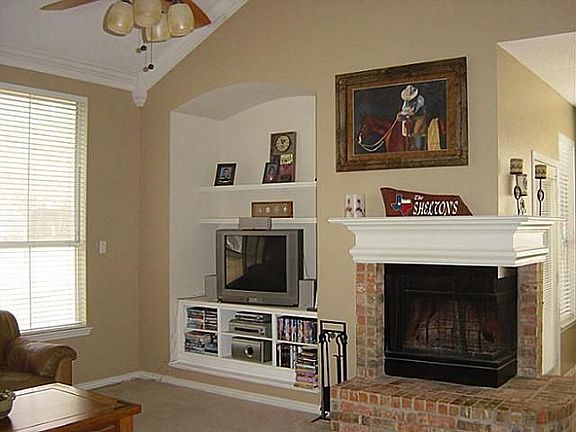 3rd image of 8 Laura Elizabeth Ct